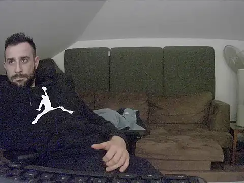 Snapshot of gryzoon chatting on February 14, 1:02 am gryzoon online show from February 14, 1:02 am