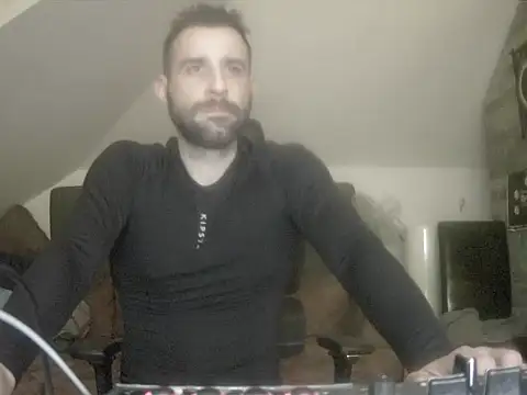 Snapshot of gryzoon chatting on February 17, 1:13 am gryzoon online show from February 17, 1:13 am