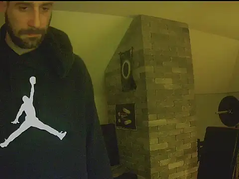 Snapshot of gryzoon chatting on February 18, 3:24 am gryzoon online show from February 18, 3:24 am