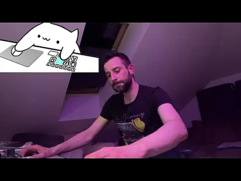 Snapshot of gryzoon chatting on April 9, 9:31 pm gryzoon online show from April 9, 9:31 pm