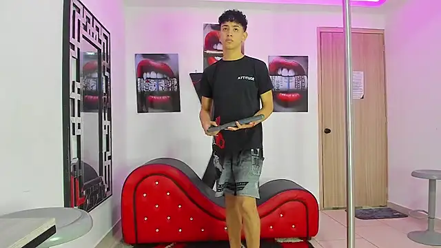 Snapshot of KING_OFF_BOYS chatting on September 27, 12:21 pm KING OFF BOYS online show from September 27, 12:21 pm