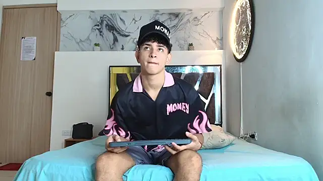 Snapshot of KING_OFF_BOYS chatting on September 29, 1:27 pm KING OFF BOYS online show from September 29, 1:27 pm