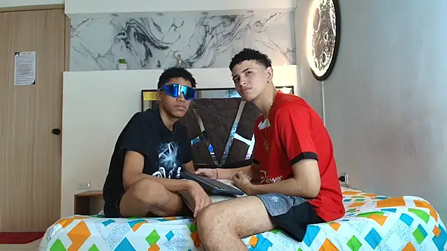 Snapshot of KING_OFF_BOYS chatting on October 6, 1:19 pm KING OFF BOYS online show from October 6, 1:19 pm