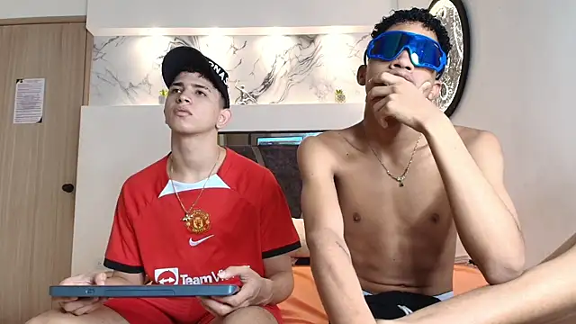 Snapshot of KING_OFF_BOYS chatting on October 14, 1:34 pm KING OFF BOYS online show from October 14, 1:34 pm