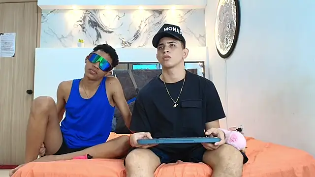 Snapshot of KING_OFF_BOYS chatting on October 16, 3:13 pm KING OFF BOYS online show from October 16, 3:13 pm