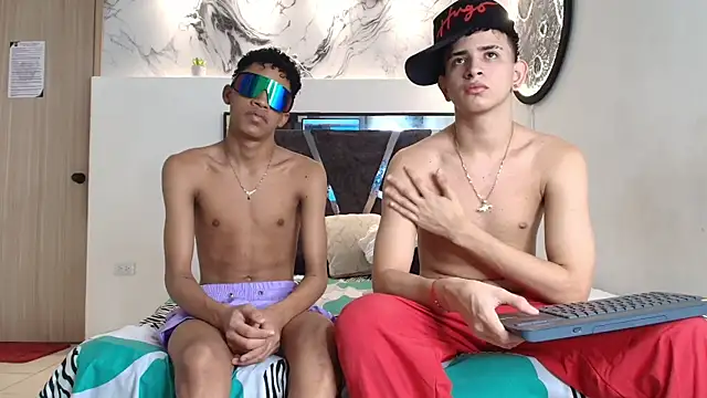 Snapshot of KING_OFF_BOYS chatting on October 22, 1:22 pm KING OFF BOYS online show from October 22, 1:22 pm