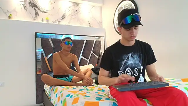 Snapshot of KING_OFF_BOYS chatting on November 21, 1:32 pm KING OFF BOYS online show from November 21, 1:32 pm