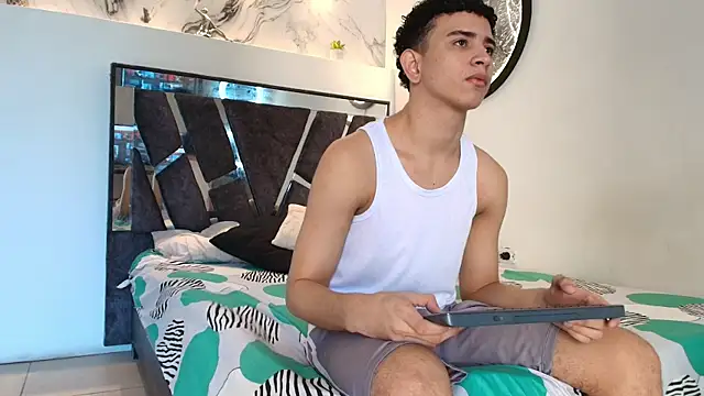 Snapshot of KING_OFF_BOYS chatting on November 22, 1:10 pm KING OFF BOYS online show from November 22, 1:10 pm