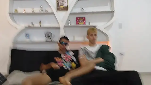 Snapshot of KING_OFF_BOYS chatting on November 28, 1:25 pm KING OFF BOYS online show from November 28, 1:25 pm