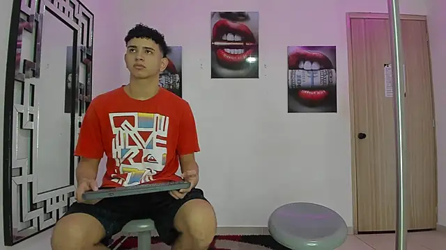 Snapshot of KING_OFF_BOYS chatting on November 29, 1:03 pm KING OFF BOYS online show from November 29, 1:03 pm