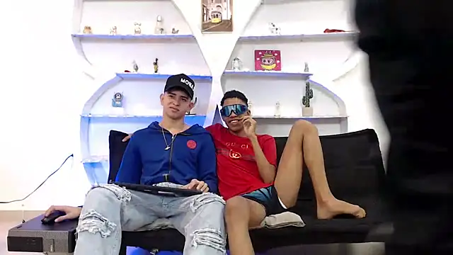 Snapshot of KING_OFF_BOYS chatting on December 1, 1:27 pm KING OFF BOYS online show from December 1, 1:27 pm