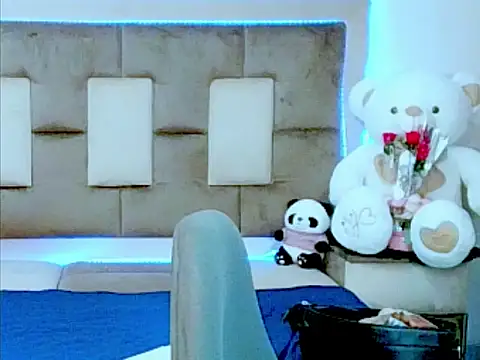 Snapshot of indiantopaz694u chatting on February 19, 5:36 am indiantopaz694u online show from February 19, 5:36 am