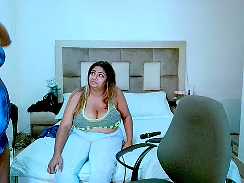 Snapshot of indiantopaz694u chatting on March 15, 4:40 am indiantopaz694u online show from March 15, 4:40 am