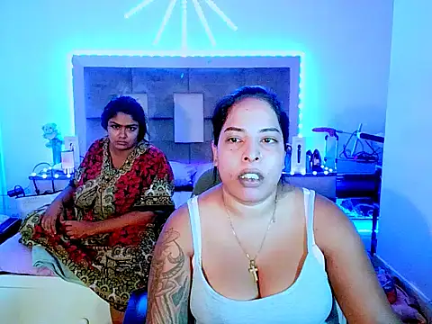 Snapshot of indiantopaz694u chatting on April 7, 6:14 am indiantopaz694u online show from April 7, 6:14 am