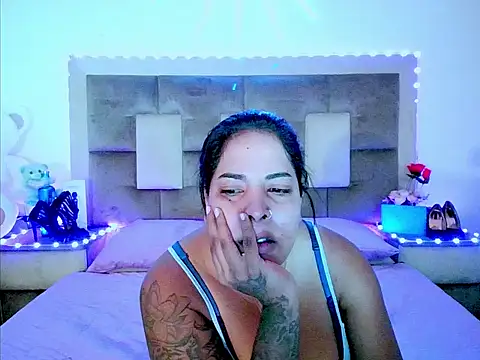 Snapshot of indiantopaz694u chatting on April 13, 4:40 am indiantopaz694u online show from April 13, 4:40 am