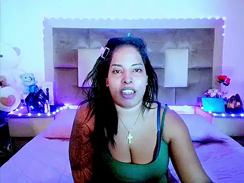 Snapshot of indiantopaz694u chatting on April 16, 4:24 am indiantopaz694u online show from April 16, 4:24 am