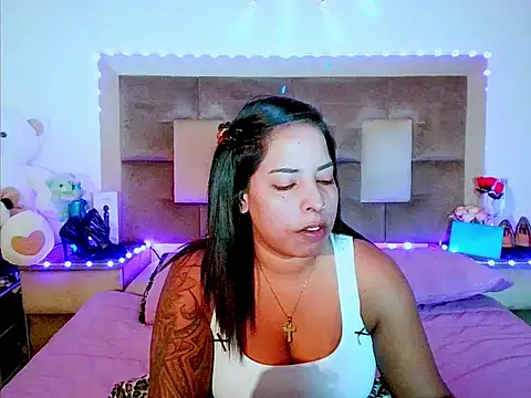 Snapshot of indiantopaz694u chatting on April 28, 4:28 am indiantopaz694u online show from April 28, 4:28 am