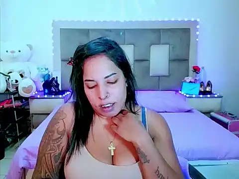 Snapshot of indiantopaz694u chatting on April 30, 4:30 am indiantopaz694u online show from April 30, 4:30 am
