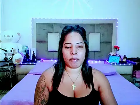 Snapshot of indiantopaz694u chatting on May 27, 4:31 am indiantopaz694u online show from May 27, 4:31 am