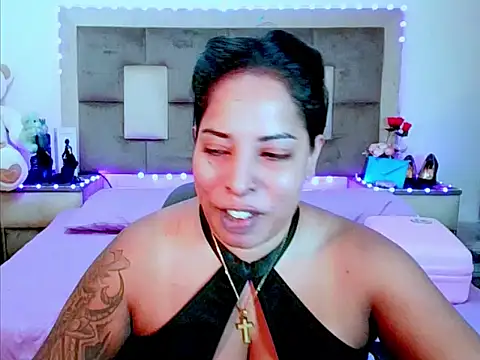 Snapshot of indiantopaz694u chatting on May 29, 5:49 am indiantopaz694u online show from May 29, 5:49 am
