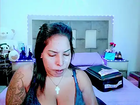 Snapshot of indiantopaz694u chatting on May 31, 4:53 am indiantopaz694u online show from May 31, 4:53 am