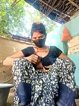 Snapshot of Chhavi_Chadha chatting on November 3, 6:03 am Chhavi Chadha online show from November 3, 6:03 am