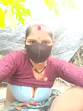 Snapshot of Chhavi_Chadha chatting on December 3, 9:40 am Chhavi Chadha online show from December 3, 9:40 am