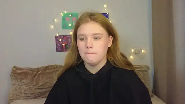 LaseyMoon online show from March 25, 5:24 am