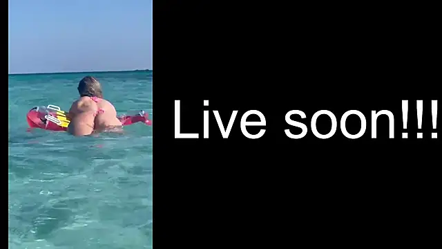 Snapshot of _Allie_ chatting on October 3, 4:09 am Allie online show from October 3, 4:09 am