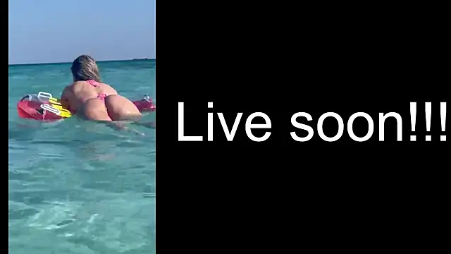 Snapshot of _Allie_ chatting on October 5, 4:11 am Allie online show from October 5, 4:11 am