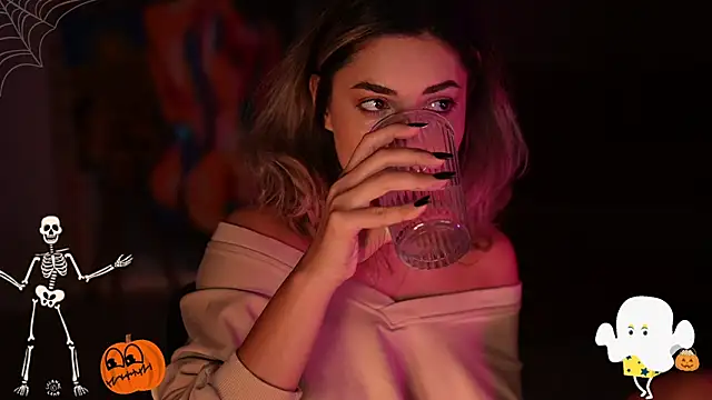 Snapshot of _Allie_ chatting on October 15, 4:45 am Allie online show from October 15, 4:45 am