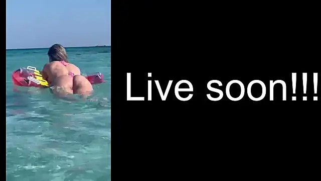 Snapshot of _Allie_ chatting on October 18, 4:26 am Allie online show from October 18, 4:26 am