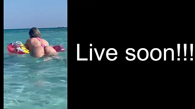 Snapshot of _Allie_ chatting on October 20, 4:24 am Allie online show from October 20, 4:24 am