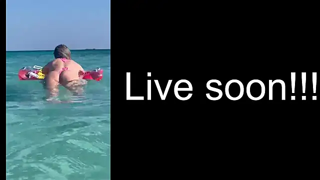 Snapshot of _Allie_ chatting on October 24, 4:42 am Allie online show from October 24, 4:42 am