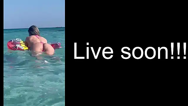 Snapshot of _Allie_ chatting on October 25, 4:09 am Allie online show from October 25, 4:09 am