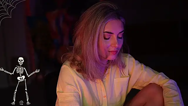 Snapshot of _Allie_ chatting on October 26, 5:46 am Allie online show from October 26, 5:46 am