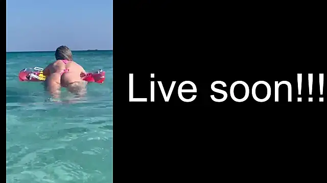 Snapshot of _Allie_ chatting on October 27, 5:33 am Allie online show from October 27, 5:33 am