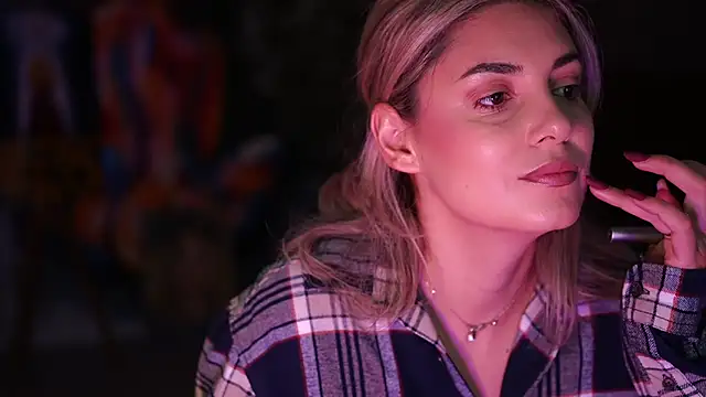 Snapshot of _Allie_ chatting on November 6, 6:03 am Allie online show from November 6, 6:03 am