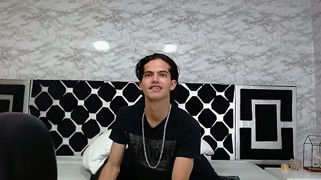 Snapshot of Maximoherrera_16 chatting on March 1, 6:35 am Maximoherrera 16 online show from March 1, 6:35 am