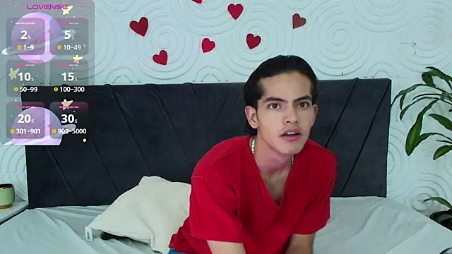 Snapshot of Maximoherrera_16 chatting on March 4, 3:44 am Maximoherrera 16 online show from March 4, 3:44 am