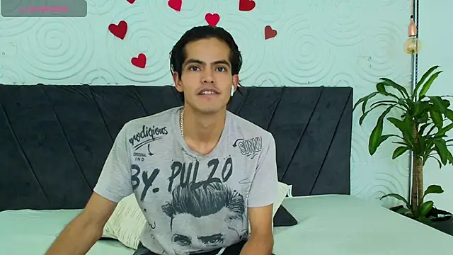 Snapshot of Maximoherrera_16 chatting on March 5, 3:40 am Maximoherrera 16 online show from March 5, 3:40 am