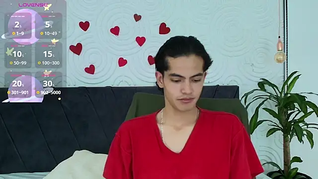 Snapshot of Maximoherrera_16 chatting on April 15, 4:36 pm Maximoherrera 16 online show from April 15, 4:36 pm