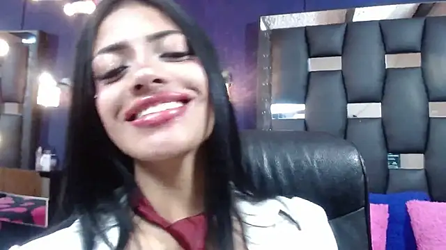 Snapshot of EMYCLARK01 chatting on March 4, 2:50 am EMYCLARK01 online show from March 4, 2:50 am