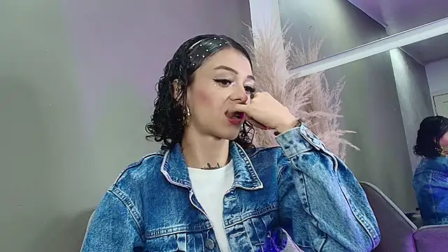 Vaiolett Smith online show from March 26, 2:44 pm