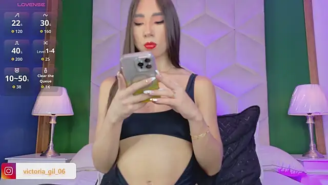 queen  violet online show from July 23, 7:23 pm