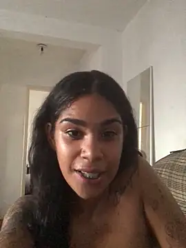 Snapshot of LollaReis021 chatting on February 24, 10:03 pm LollaReis021 online show from February 24, 10:03 pm