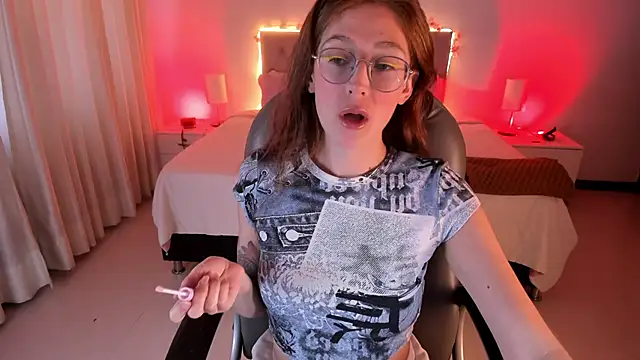 Emily Warren  online show from October 3, 9:56 pm