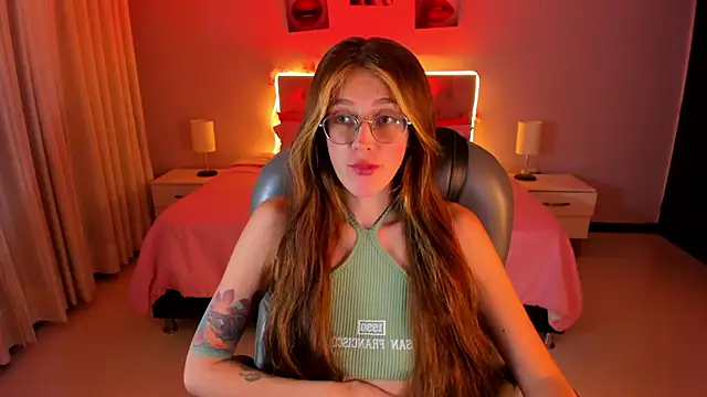 Emily Warren  online show from February 7, 7:39 pm