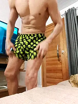 juniortche1313 online show from November 14, 1:37 am