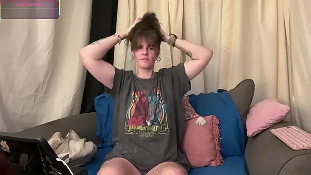 mothh1 online show from April 23, 3:03 pm